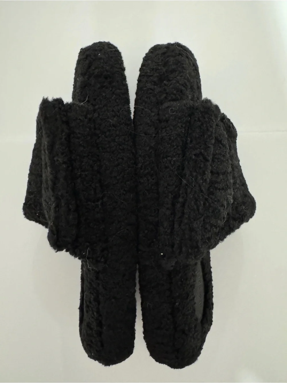 NWOT Cat & Jack Black Fuzzy Slide Slippers